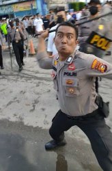 Polisi Memukul Rakyat meme template