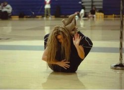 Si a Shakira haciendo esto la engañaron, imagínate a ti que está meme template